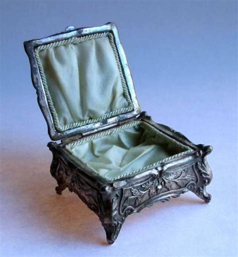 tiny metal victorian or 1910s ladys box|AMERICAN ART METAL JEWELRY BOXES 1900.